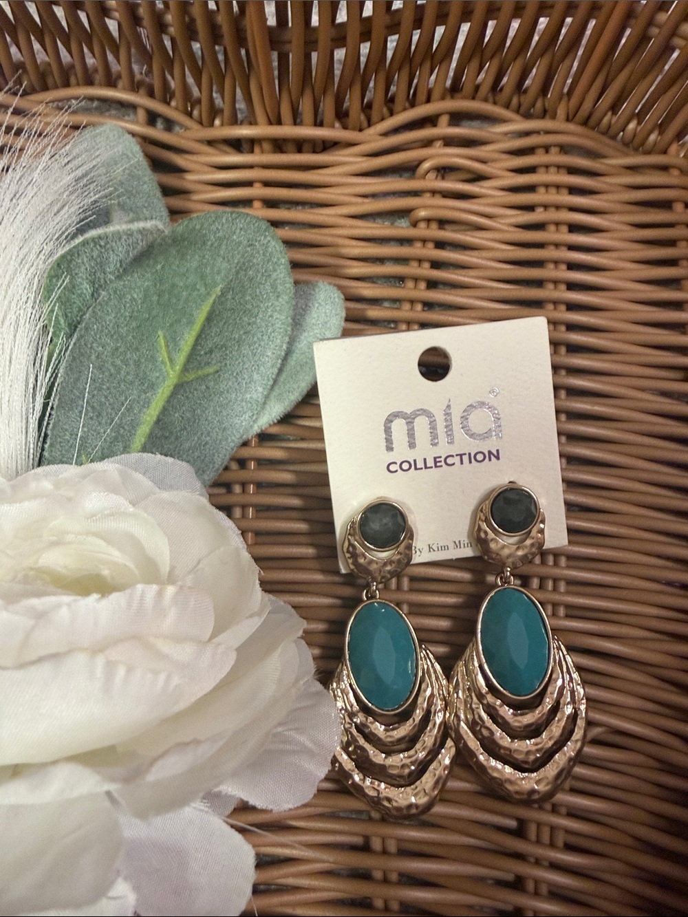 GOLD/GREEN JASMINE EARINGS STATEMENT EARINGS - NWT